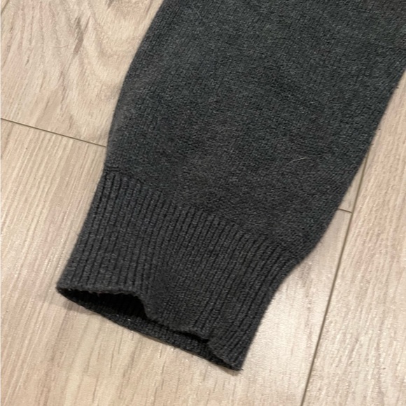Banana Republic size M sweater - Picture 7 of 7